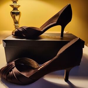 Nina dress pumps. 2in heel. 8m